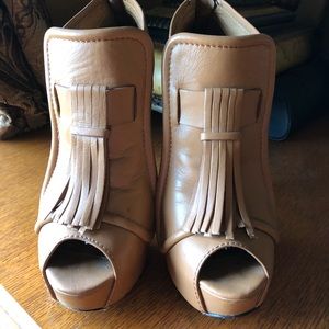 Lamb  ‘Nathan’ hidden platform peep toe shoe heel.